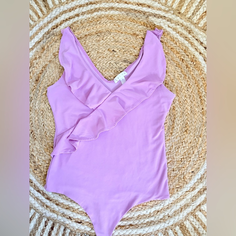 🌾 Leith Lilac‎ Ruffle V-Neck Bodysuit